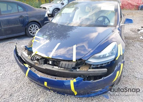 2019 Tesla Model 3 z USA, uszkodzony, nr VIN 5YJ3E1EB6KF192186